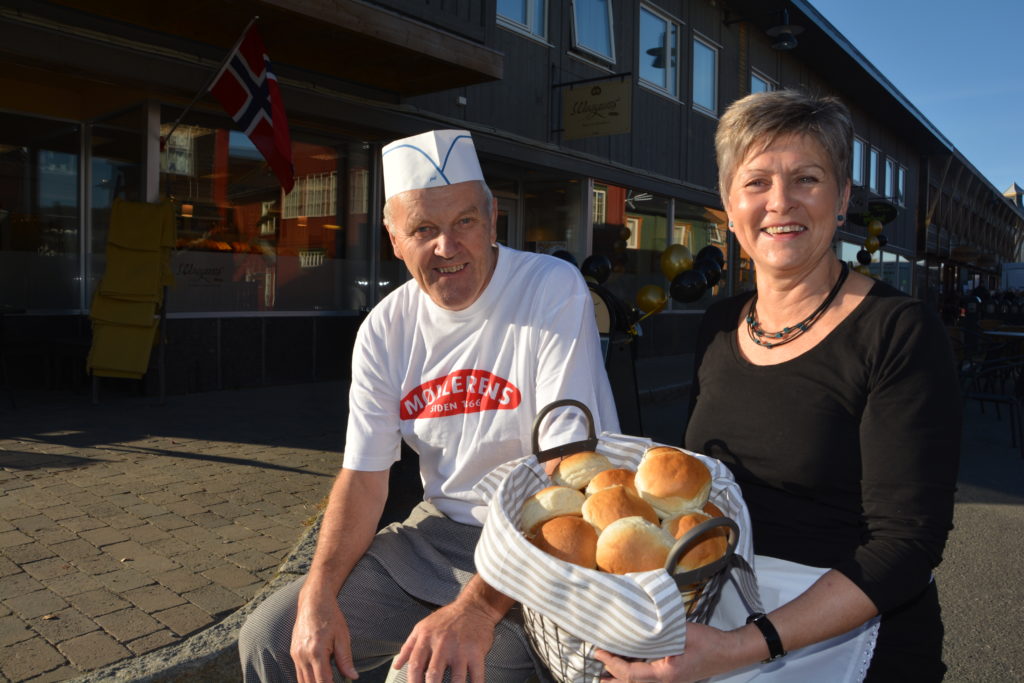 kjell-og-may-helen-ute-jubileum-waagans